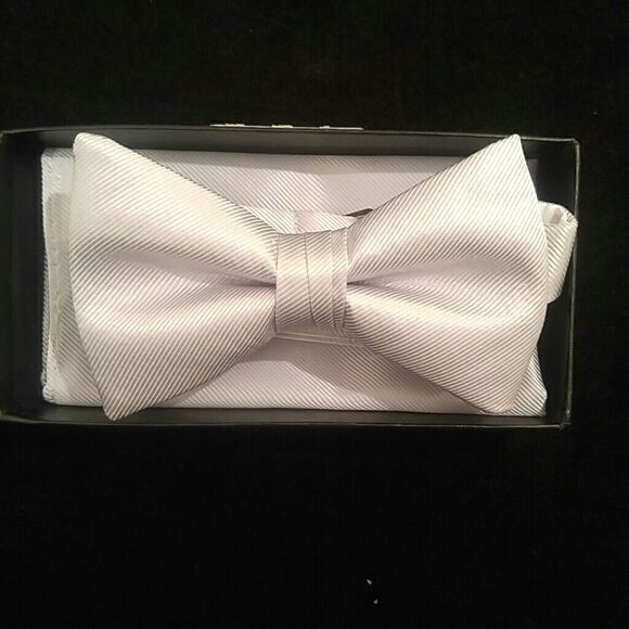 MEN'S LARR BRIO BOW TIE AND HANKY SET - Picture 1 of 2